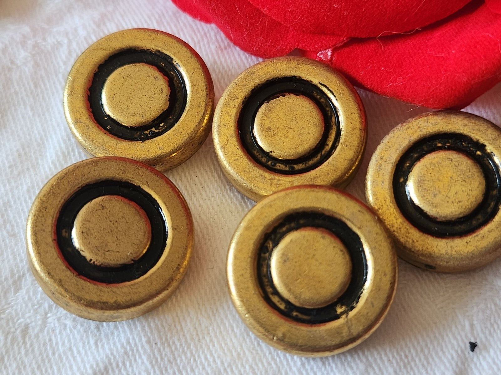 Lot 5 boutons vintage en metal doré épais à pied 2,2 cm ref 6019