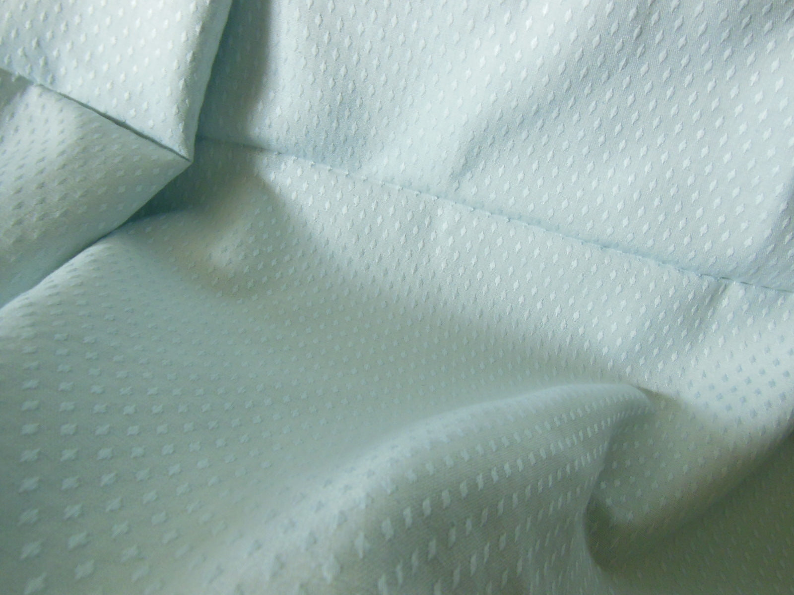 Coupon tissu ancien ameublement bleu tendre 2 mètres 20 sur 2 mètre 90 B1