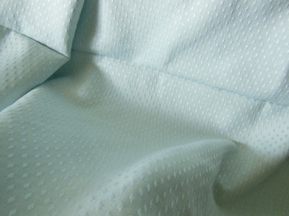 Coupon tissu ancien ameublement bleu tendre 2 mètres 20 sur 2 mètre 90 B1