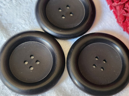 Trio gros boutons vintage noir mat trous 3,3 cm ref 5229