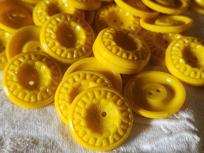 Lot 10 boutons vintage jaune travaillé  2,3 cm ref 4927 manufacture moyenne