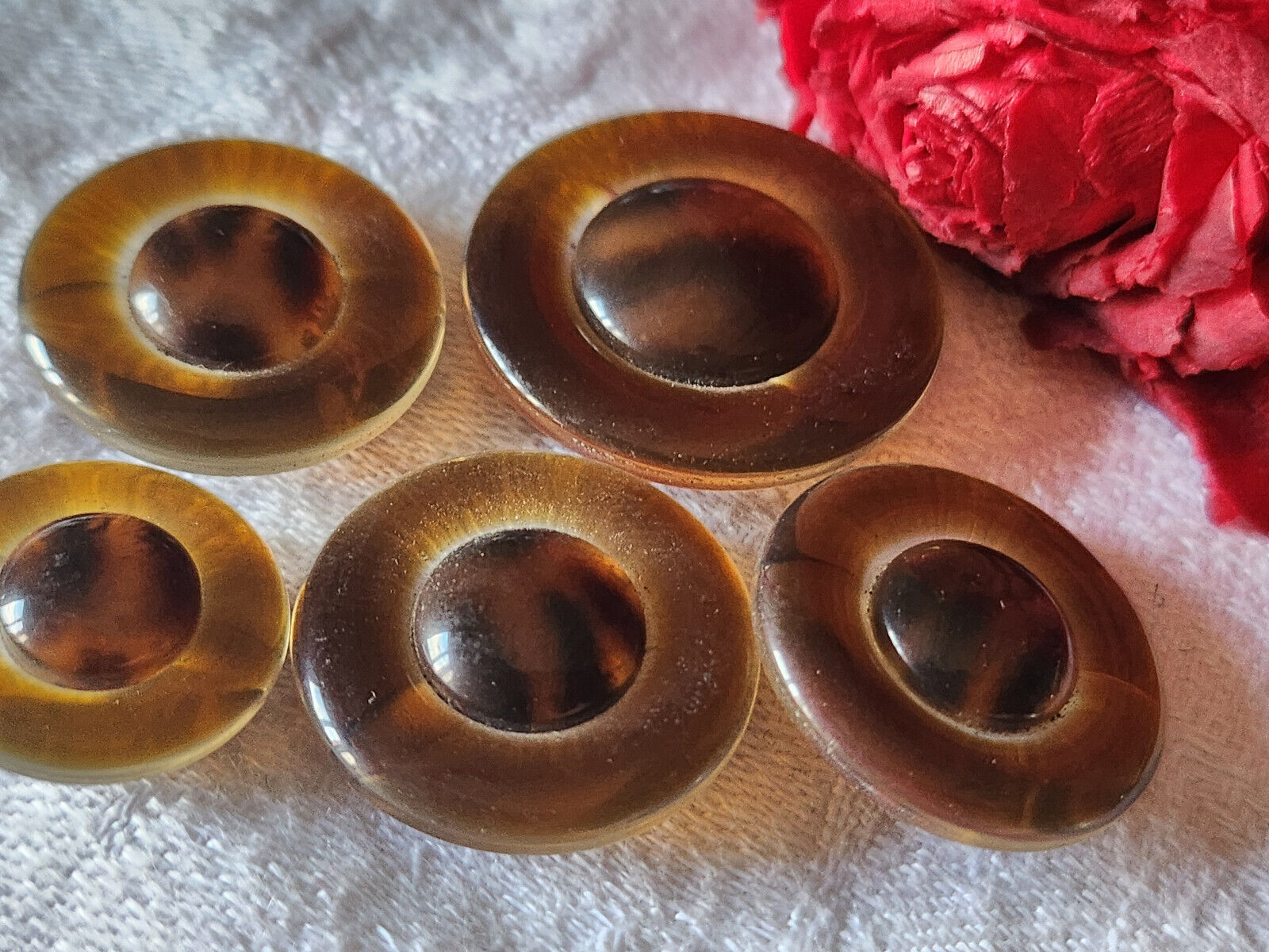 Lot 5 ravissants boutons vintage  marron panaché  1,8 à 2,7 cm ref 4787