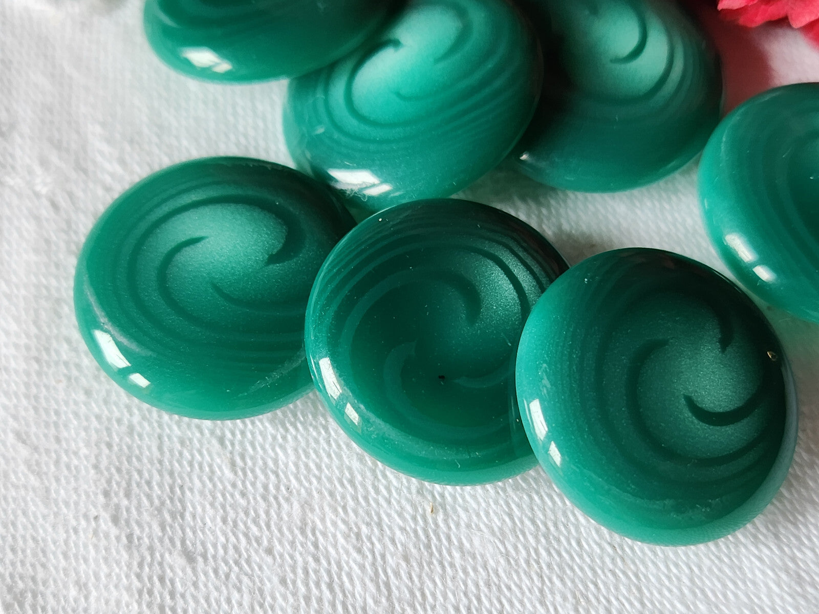 Lot 8 boutons vintage vert tourbillon pied 2,2 cm ref 3365