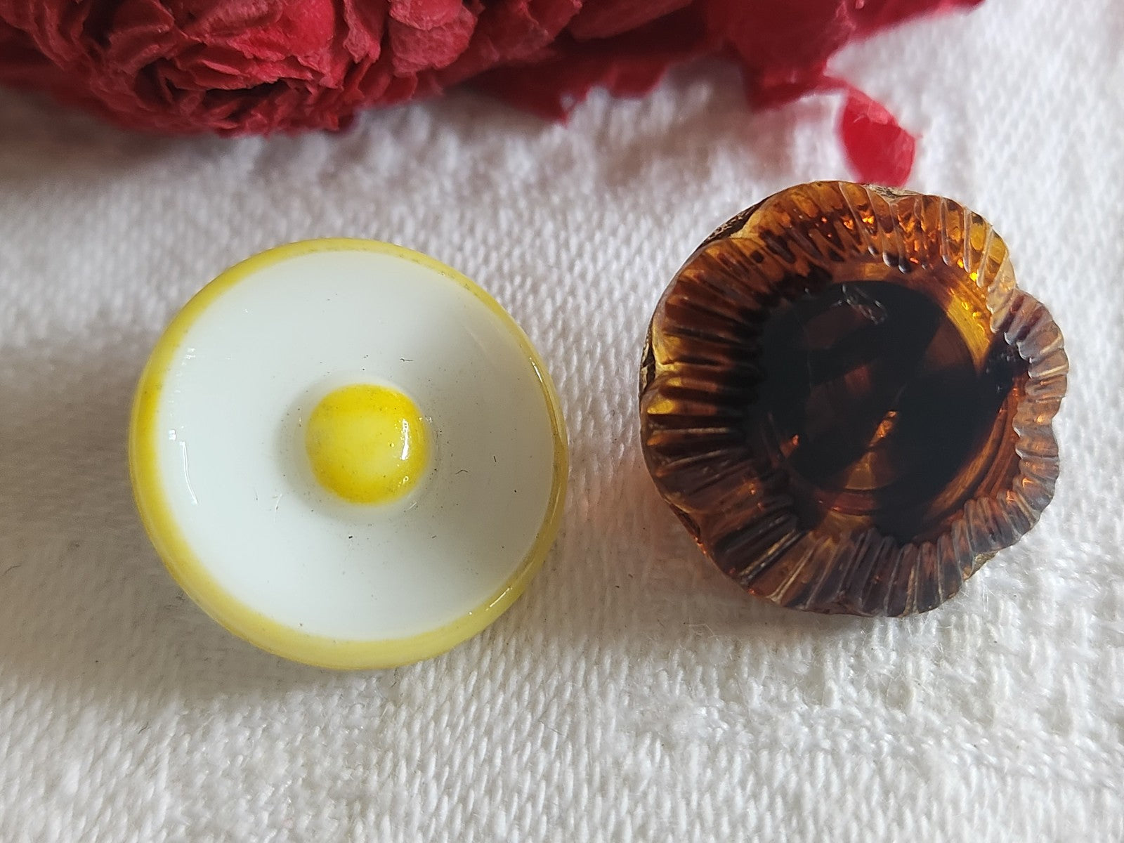 Duo boutons vintage en verre  marron jaune  1,8 cm G7S