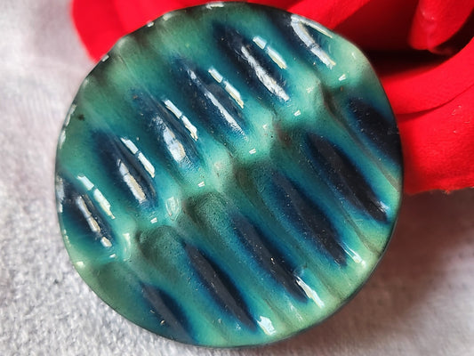 Gros bouton ancien en celluloïd vert  superbe pied 3,7 cm  D16R