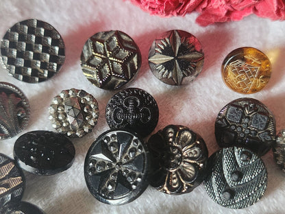Lot 18 mini boutons anciens en verre vers 1900 collection 0,9 à 1,4 cm ref 682