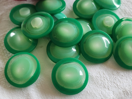 Lot 6  boutons vintage vert camaieu à pied  2,2 cm ref 5032