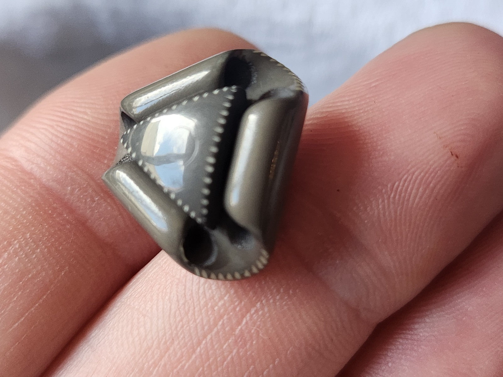 Bouton vintage triangle volume gris pied metal 1,8 cm G17N