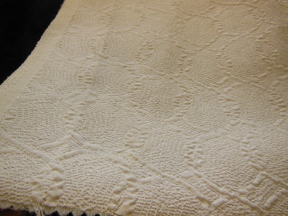 Ancien tissu blanc motif gaufré 44 cm sur 31 cm année 50  B6