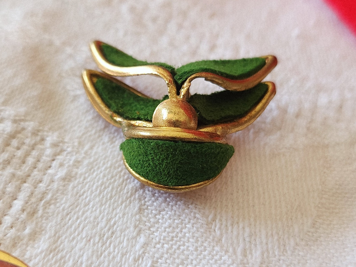 Bouton ancien metal vert  2,8 cm sur 3 cm original G2N