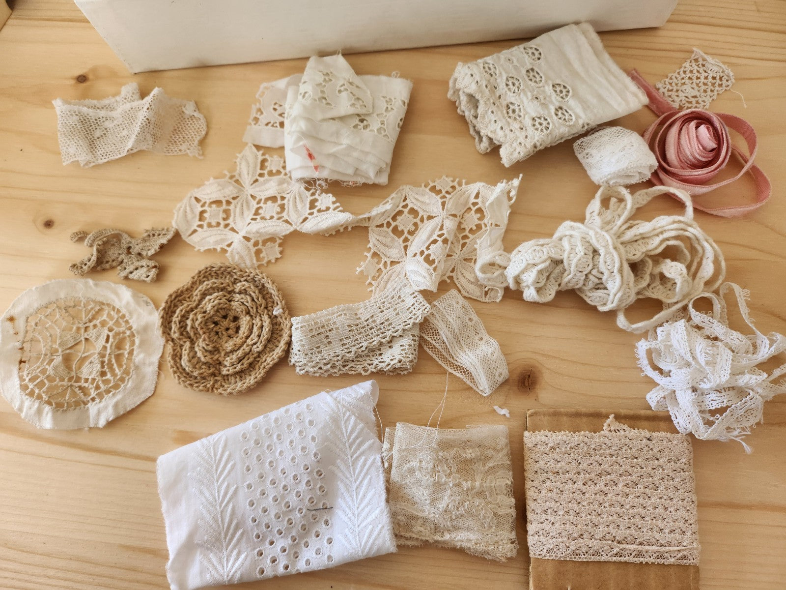 Lot de petits coupons dentelles anciennes et autres n°1