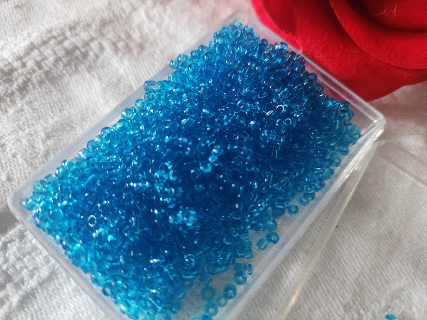 Lot environ 20 grammes de perles de rocaille bleu   n°22