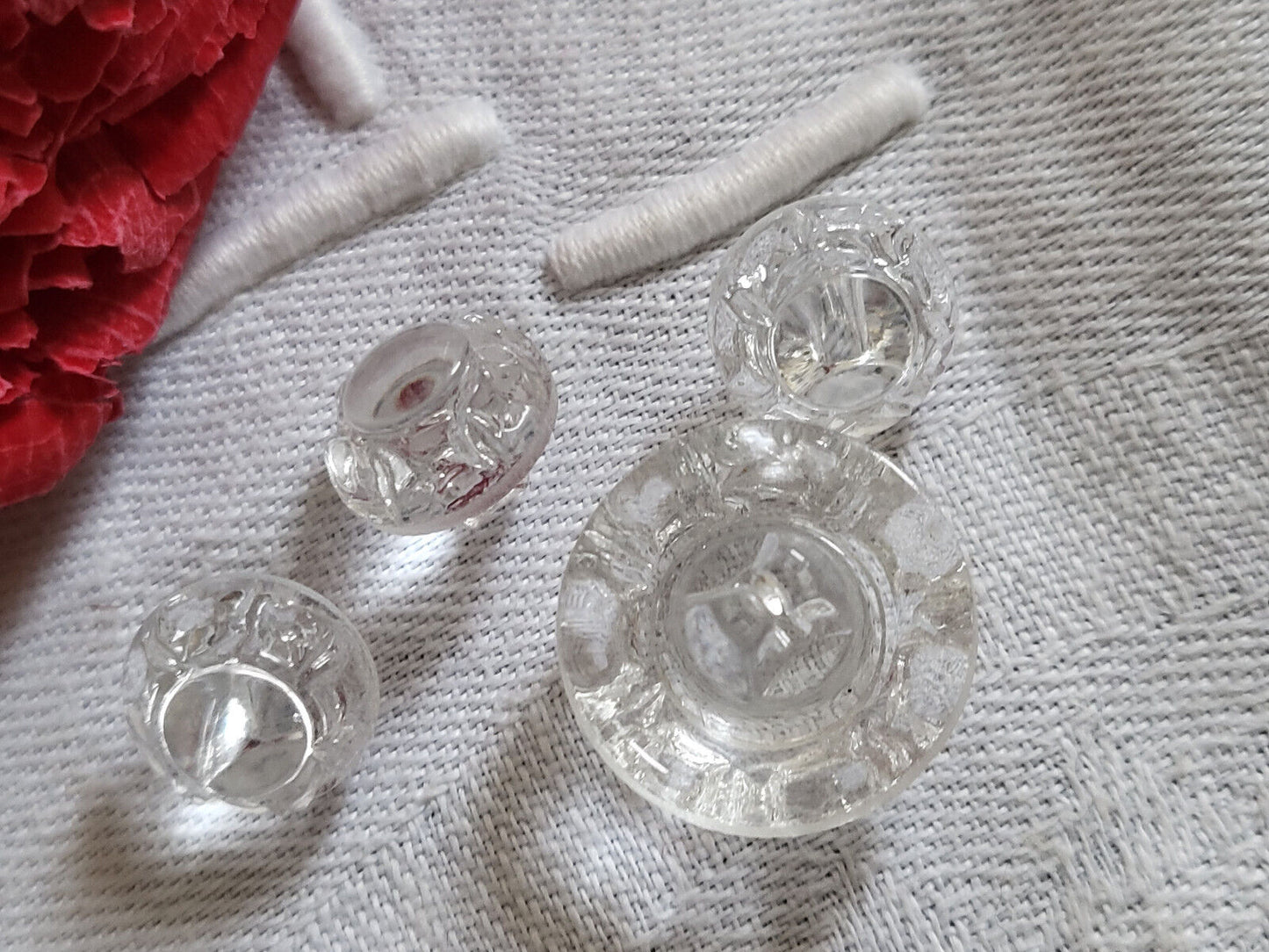 Lot 4 boutons anciens en verre bombé transparent 1,1 cm et  1,8 cm G11F