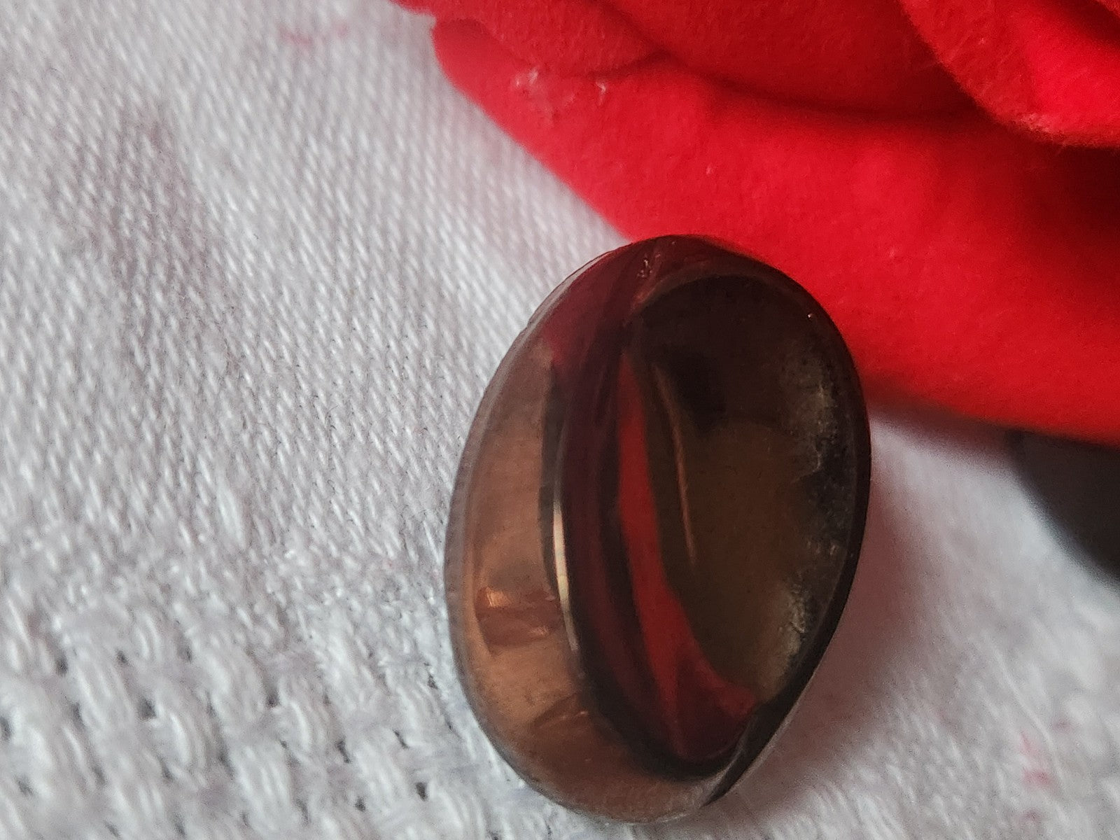 Bouton ancien en verre marron ovale vintage 1,6 sur 2,2 cm D9C