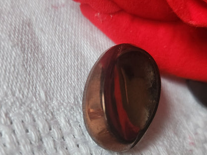 Bouton ancien en verre marron ovale vintage 1,6 sur 2,2 cm D9C