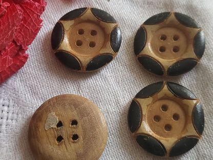 Lot 4 boutons anciens en bois peint noir motif cœur 2,2  cm  ref 5698