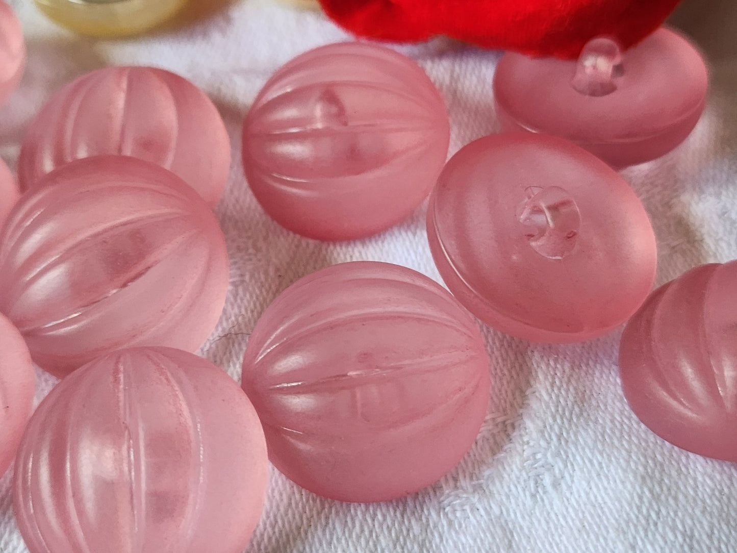 Lot 6 gros boutons vintage rose bord mat bombé pied 2,3 cm ref 2052