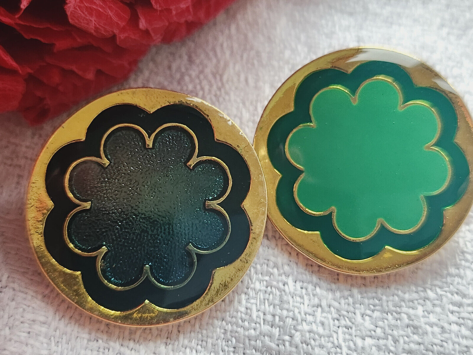 Duo boutons vintage métal coeur bleu et vert  pied 2,3 cm lourd doré G18F