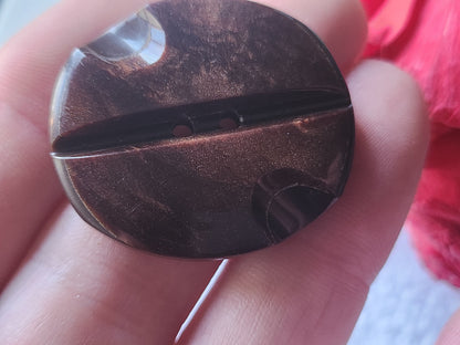 Gros bouton ancien marron bimatiere 3,1 sur 3,5 cm G12F