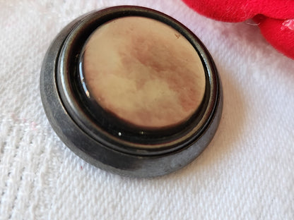 Gros bouton ancien monture métal coeur nacre gris laiteux  2,6 cm ref 1816