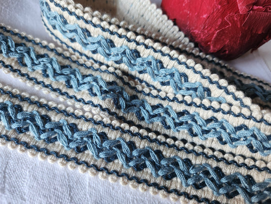 Galon vintage bleu  creme  camaieu épais 1 m 30 sur 2,6 cm T1