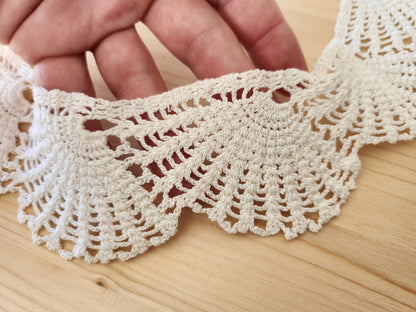 Dentelle ancienne  pourtour napperon crochet blanc  T2-19