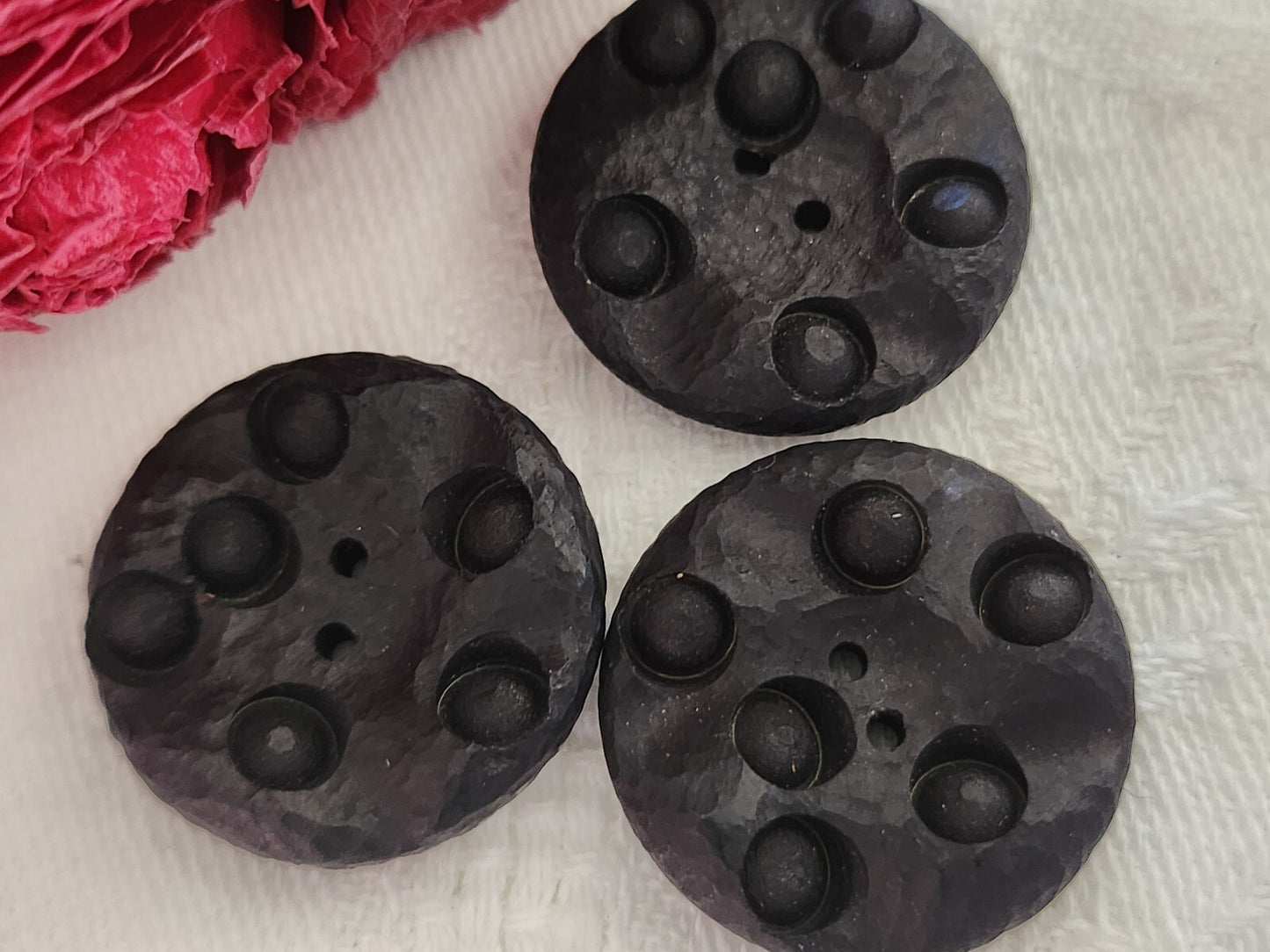 Trio boutons vintage noir motif alveole  2,2 cm ref 0084