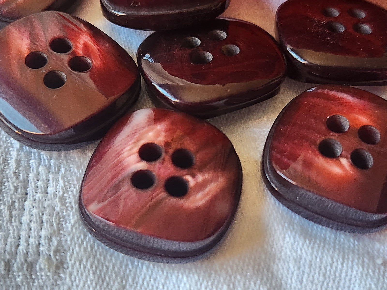 Lot 6 gros boutons vintage rouge scintillant épais  2,5 cm ref 2515