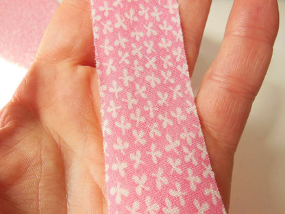 Biais galon vintage rose motif fleur blanche shabby 5 mètres 3 cm ruban A4