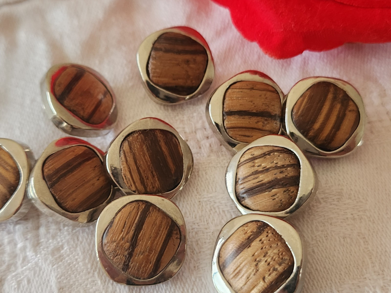 Lot 10 boutons vintage cœur en bois acrylique  pied 1,5 cm / 15 mm ref 6432