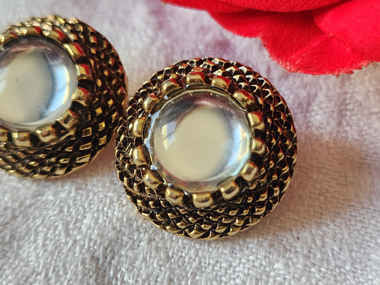 Duo boutons vintage en metal doré coeur transparent lumineux  2,2 cm G19K