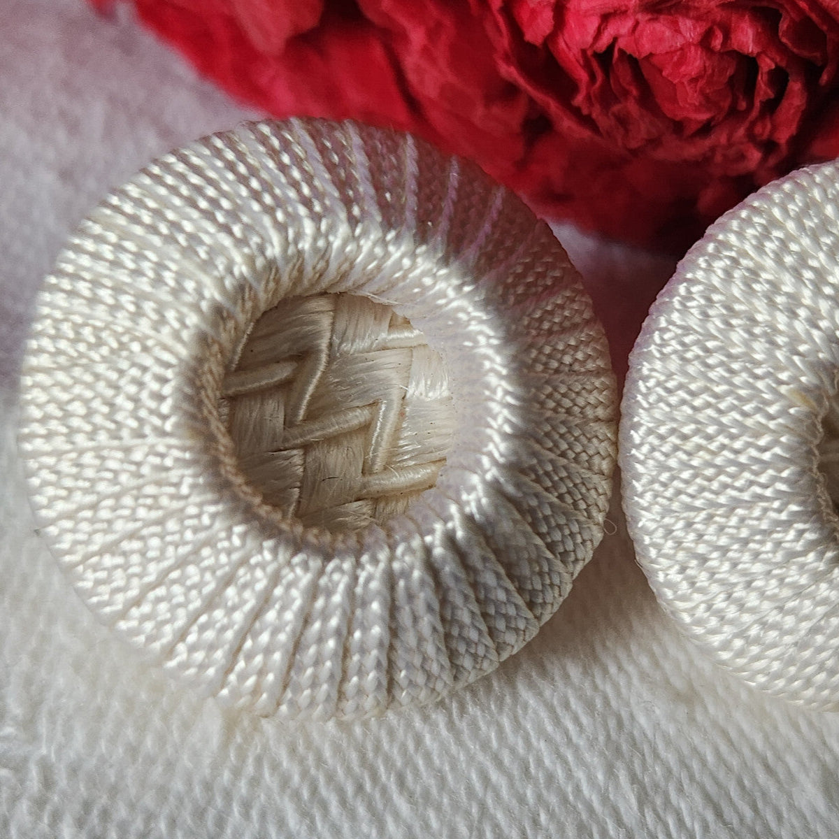 Duo boutons ancien vintage passementerie créme  pied  2,3 cm G13N