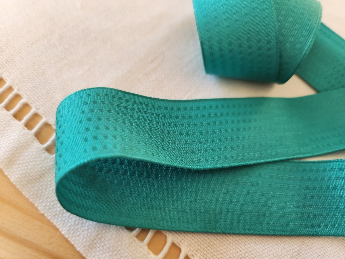 Ruban large petit point vert 2 mètre 95 sur  2,4 cm T3-1