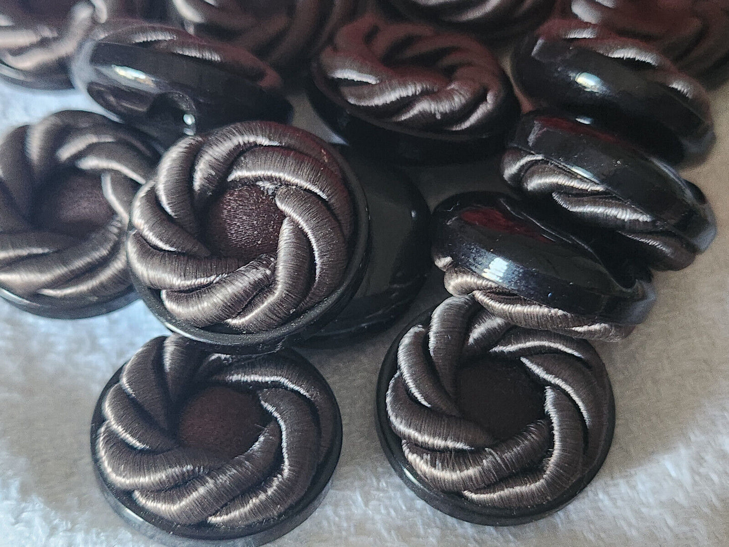 lot 6 boutons anciens vintage passementerie marron pied 1,9 cm ref 5720