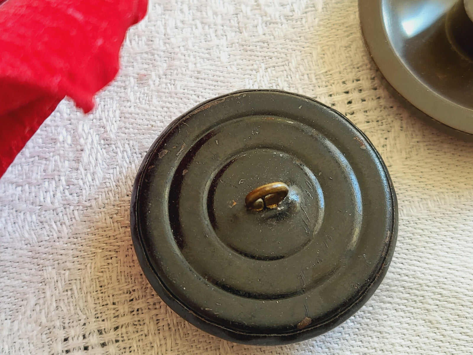 Bouton ancien cœur celluloïd  monture métal gros  diamètre 3,1 cm G13P