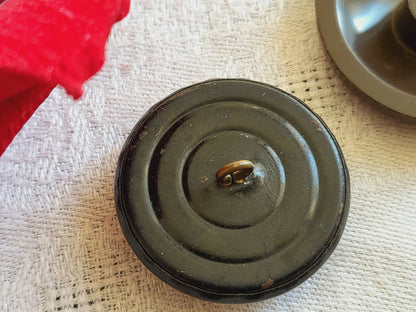 Bouton ancien cœur celluloïd  monture métal gros  diamètre 3,1 cm G13P