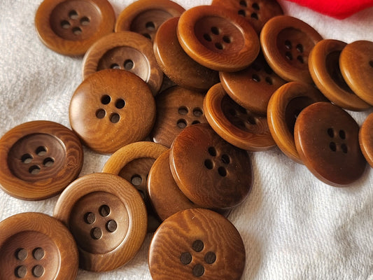 Lot 24 boutons vintage en corozo marron diamètre 2 cm ref 6570