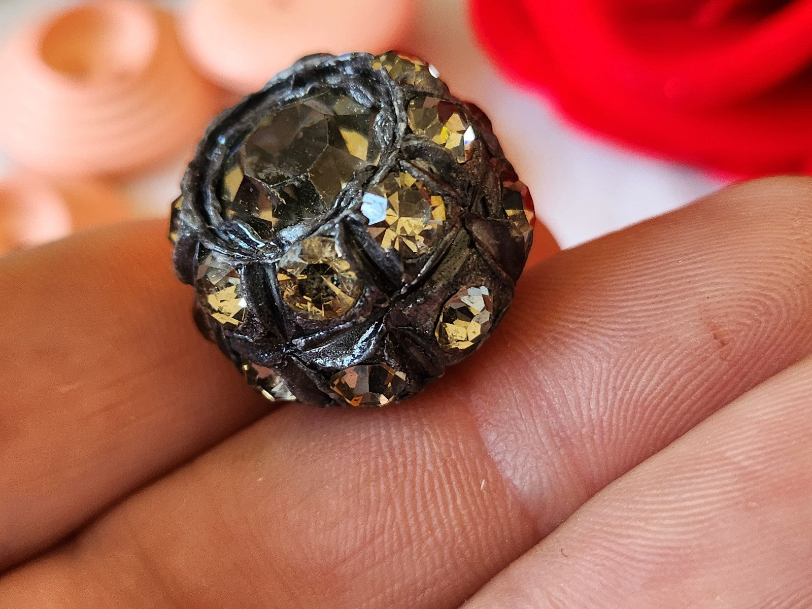 Bouton vintage en resine boule de strass volume 2 cm D19M