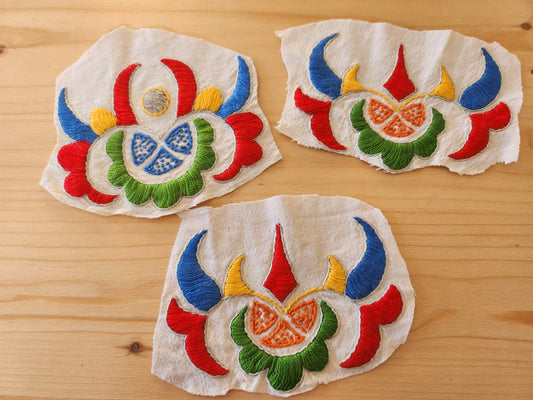 Trio broderies anciennes création couleur récup  T3