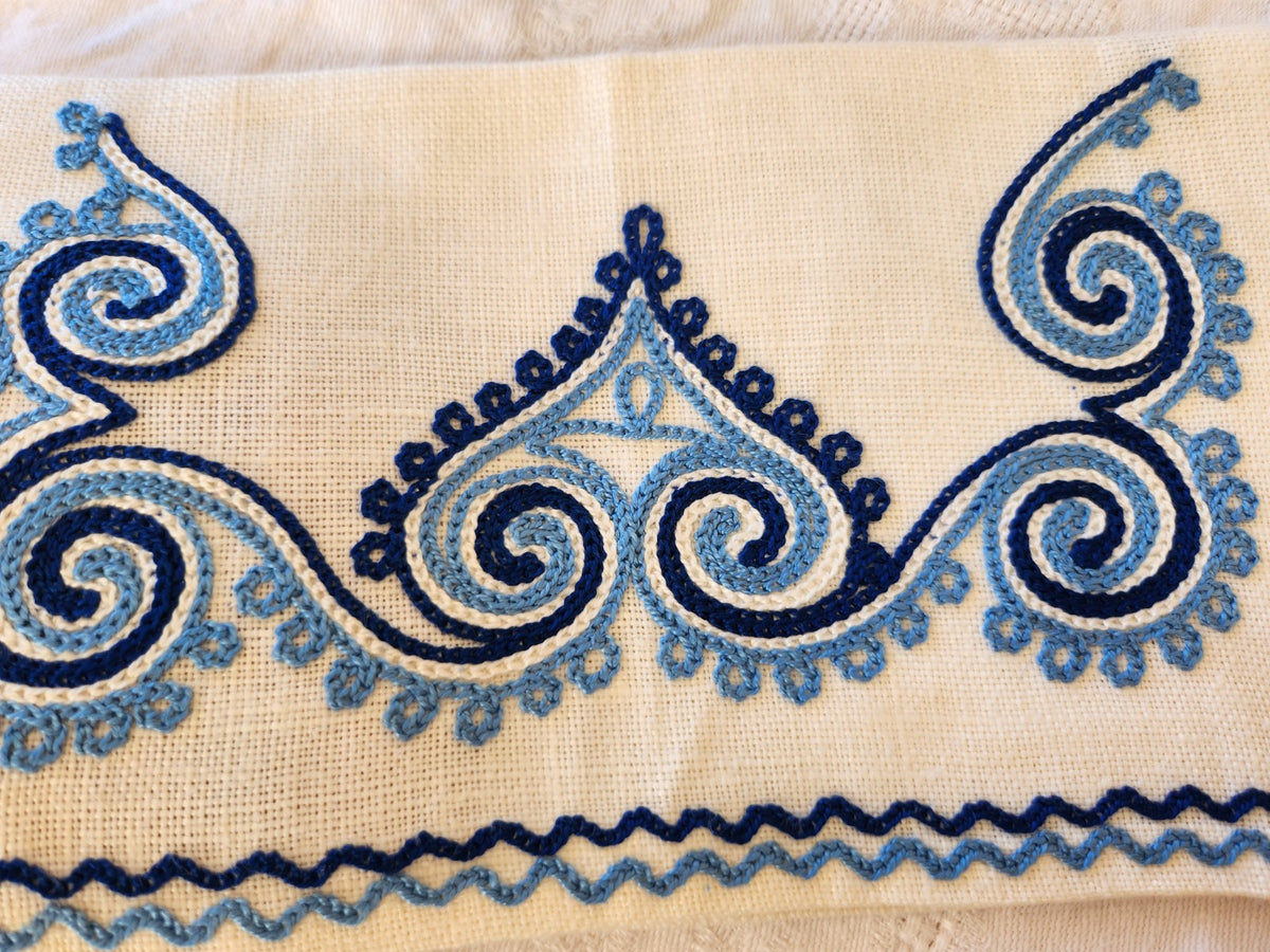 Ancien porte serviette fait main bleu broderie  neuf pochette 12 cm sur 25 cm B8