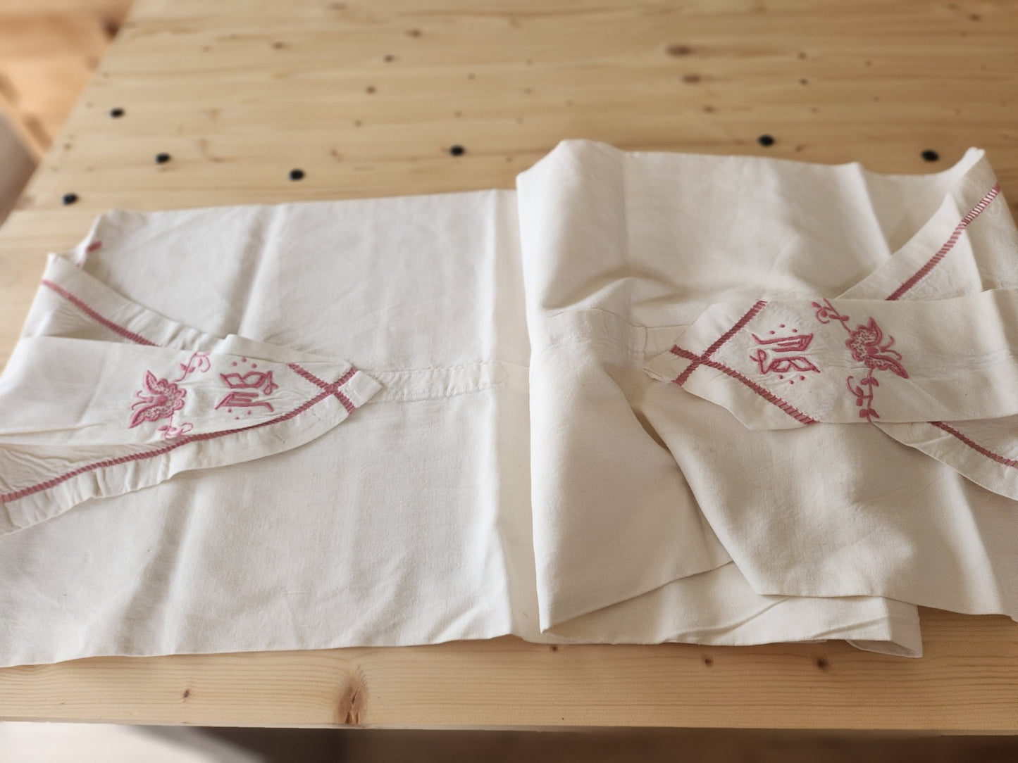 Superbe taie housse de polochon double monogramme MB papillon ancien B8