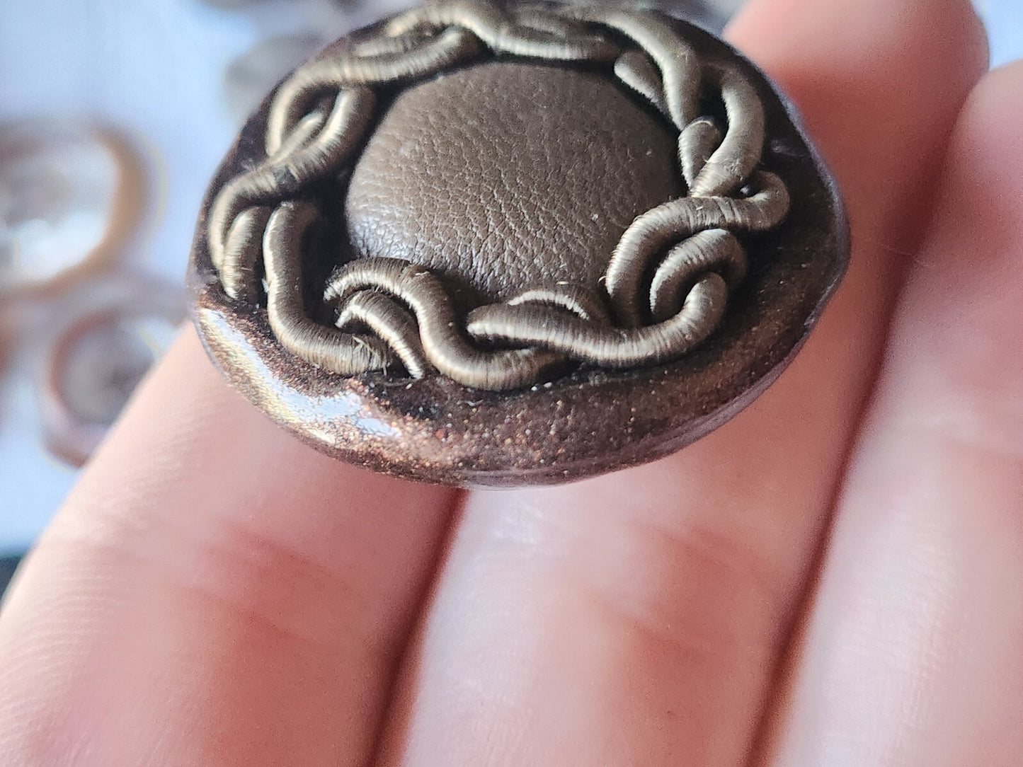 Collection gros bouton en resine cuir marron vintage diamètre  3,5 cm ref 362