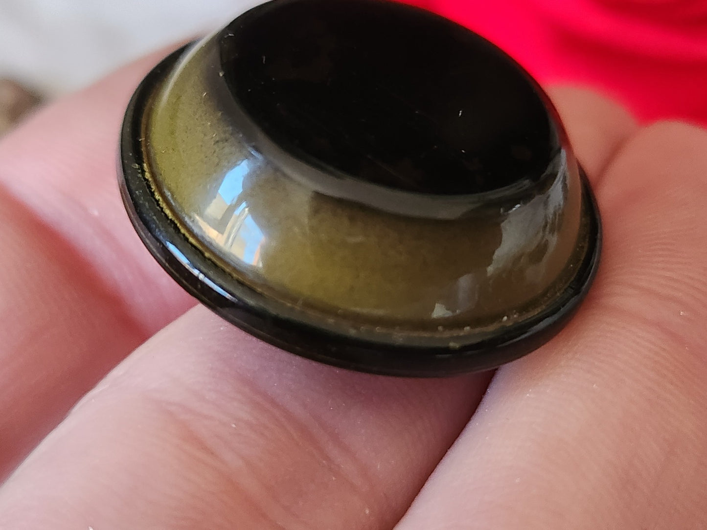 Gros bouton ancien 3 cm volume pied laiton G19K