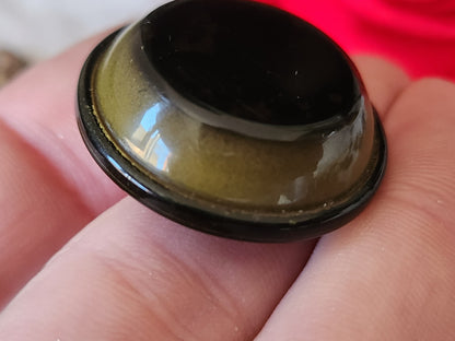 Gros bouton ancien 3 cm volume pied laiton G19K