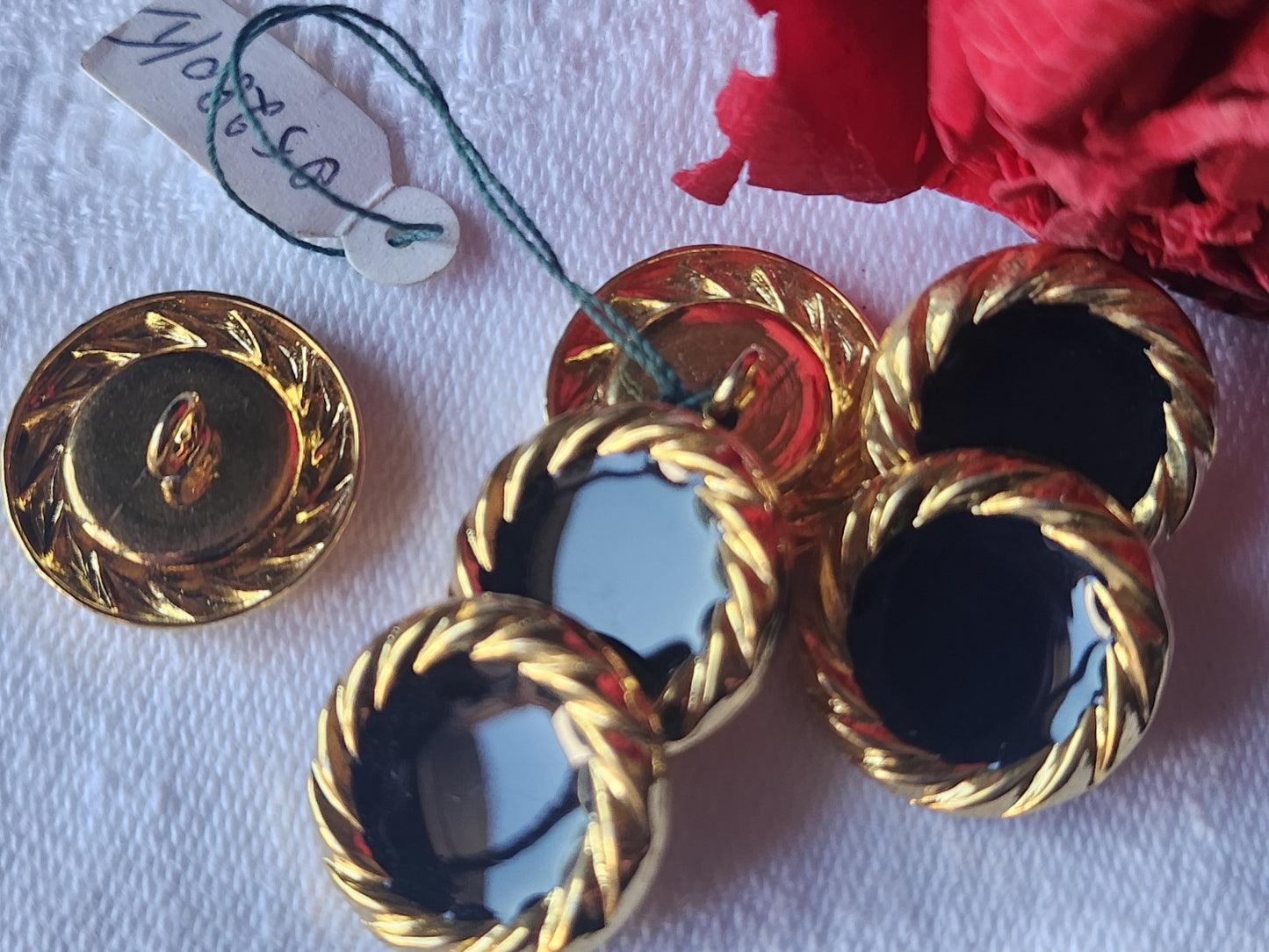 Lot 6 jolis  boutons vintage en métal  doré noir élègant 1,8 cm ref 5347