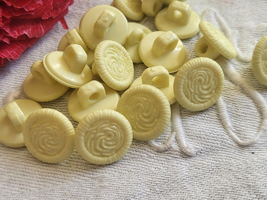 Lot 21 petits boutons jaune spirale à pied 1,3 cm ref 2152