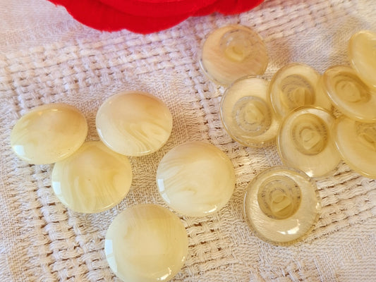 Lot 14 boutons vintage créme beige pied 1,7 et 1,8 cm  17 mm 18 mm ref 6508
