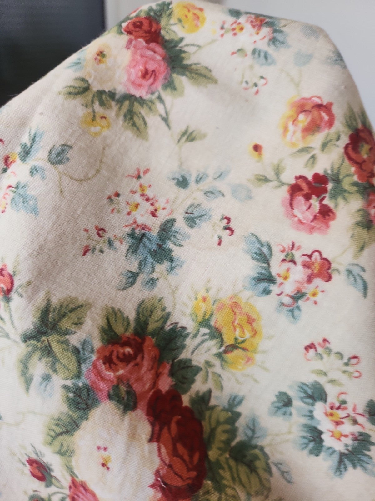 Ancien coupon de tissu fleuri dumas fabrication francaise 119 sur 77 cm B5
