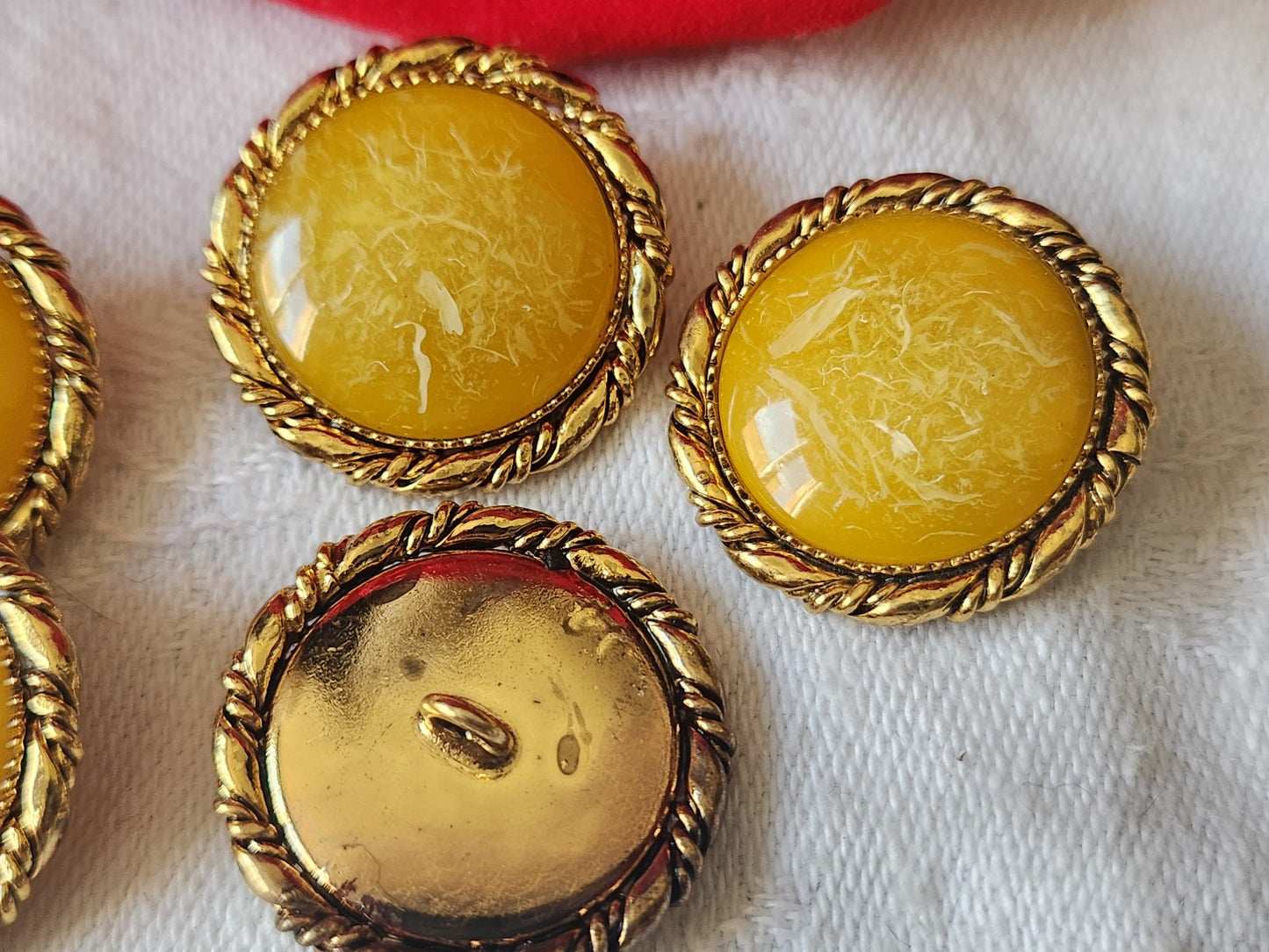 Lot 5 boutons vintage en métal doré jaune moucheté pied  2,3 cm ref 4936