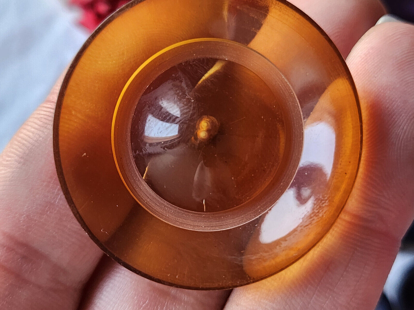 Gros bouton vintage orangé  transparent pied laiton 4 cm ou 40 mm ref 5895